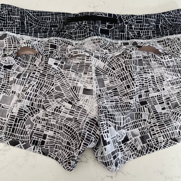 Lululemon Seawheeze Rare Special Edition 2016 2.5 Speed Short Grid Map Blk Wht 8 - Picture 5 of 11